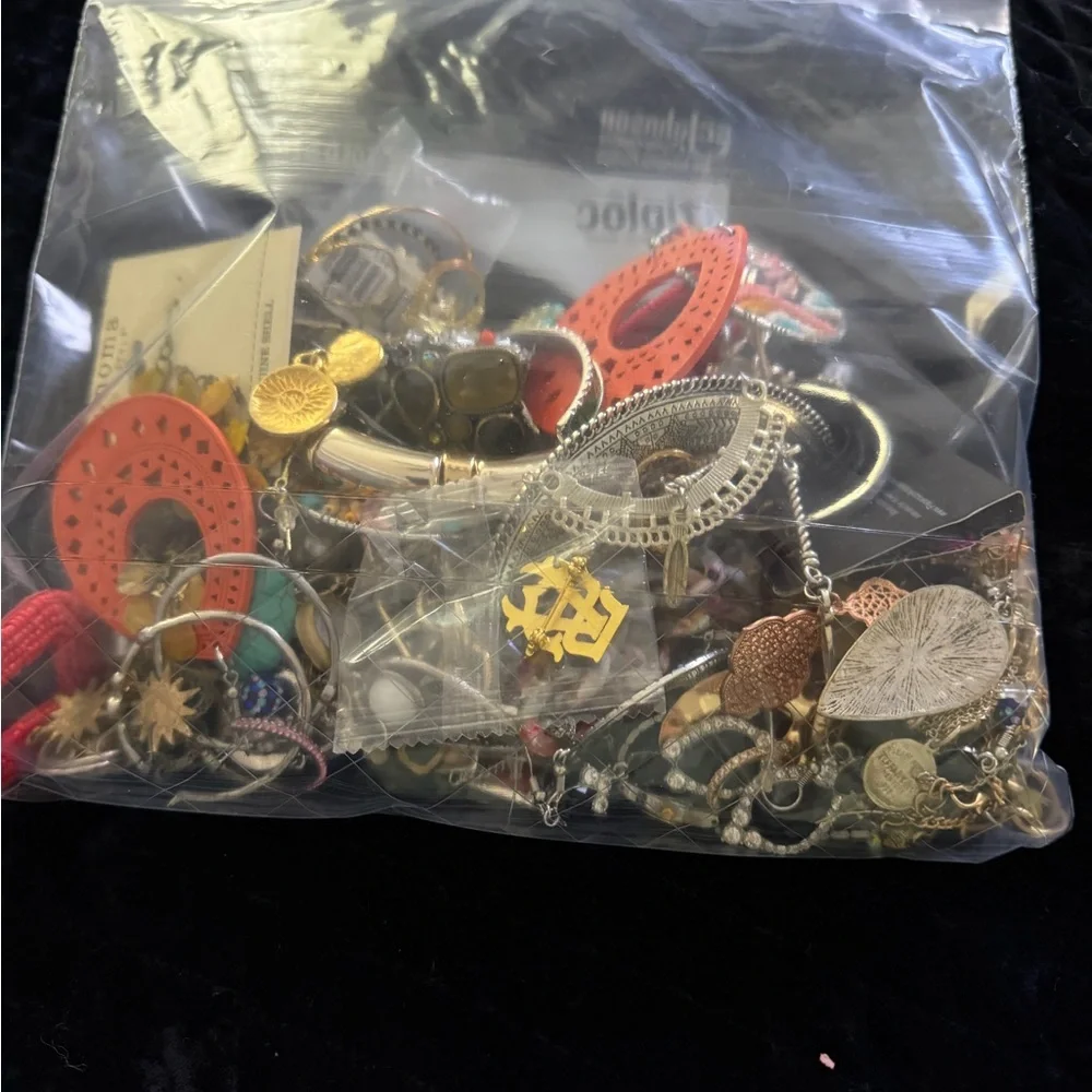 Huge lot reseller!   Women's Jewelry - Picture 3 of 5